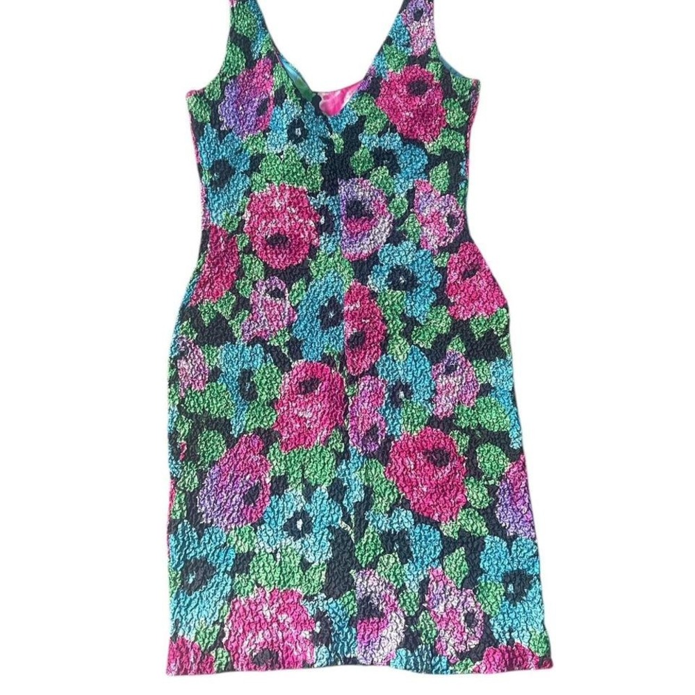 Expo Floral Popcorn textured stretch dress.